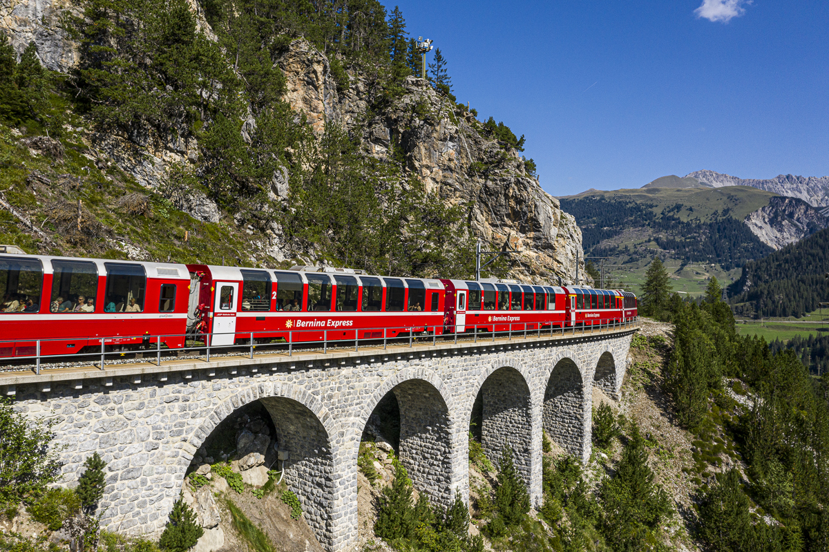 Bernina Express  Švýcarsko vlakem
